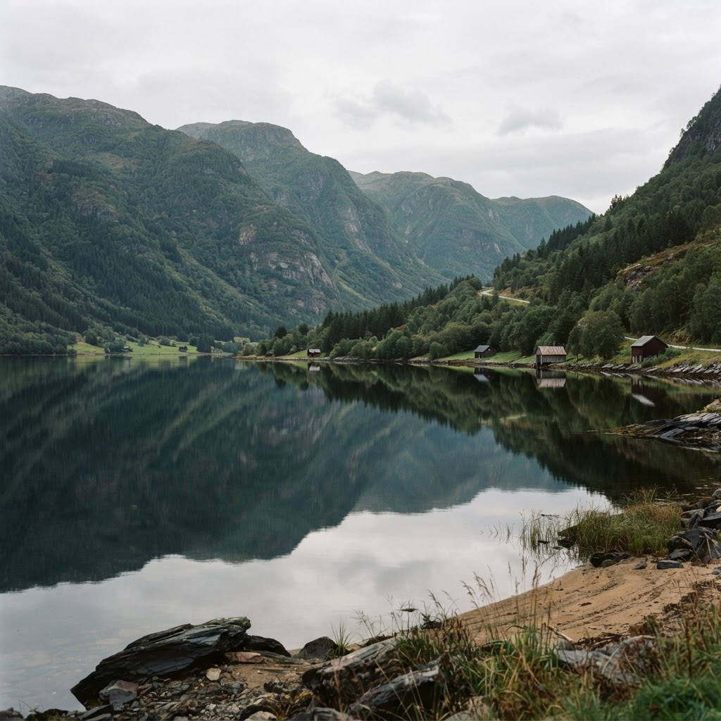 Rolig fjordlandskap på Vestlandet nær Jølster og Førde